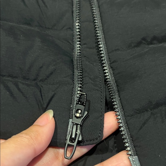 Lululemon Men’s Navigation Down Vest - Picture 9 of 9